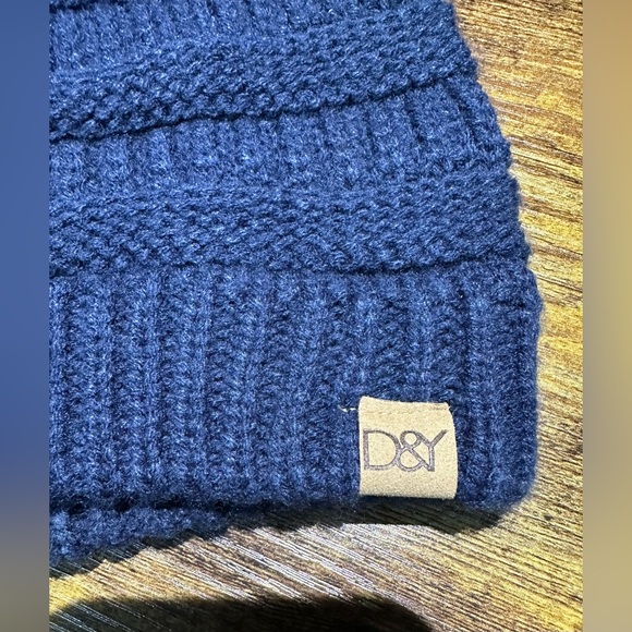 David and Young Bean Sock Hat with Pom NWOT - Picture 3 of 5